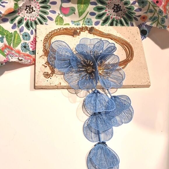 New ZARA cascading flowers choker necklace in Cornflower Blue - Picture 1 of 12